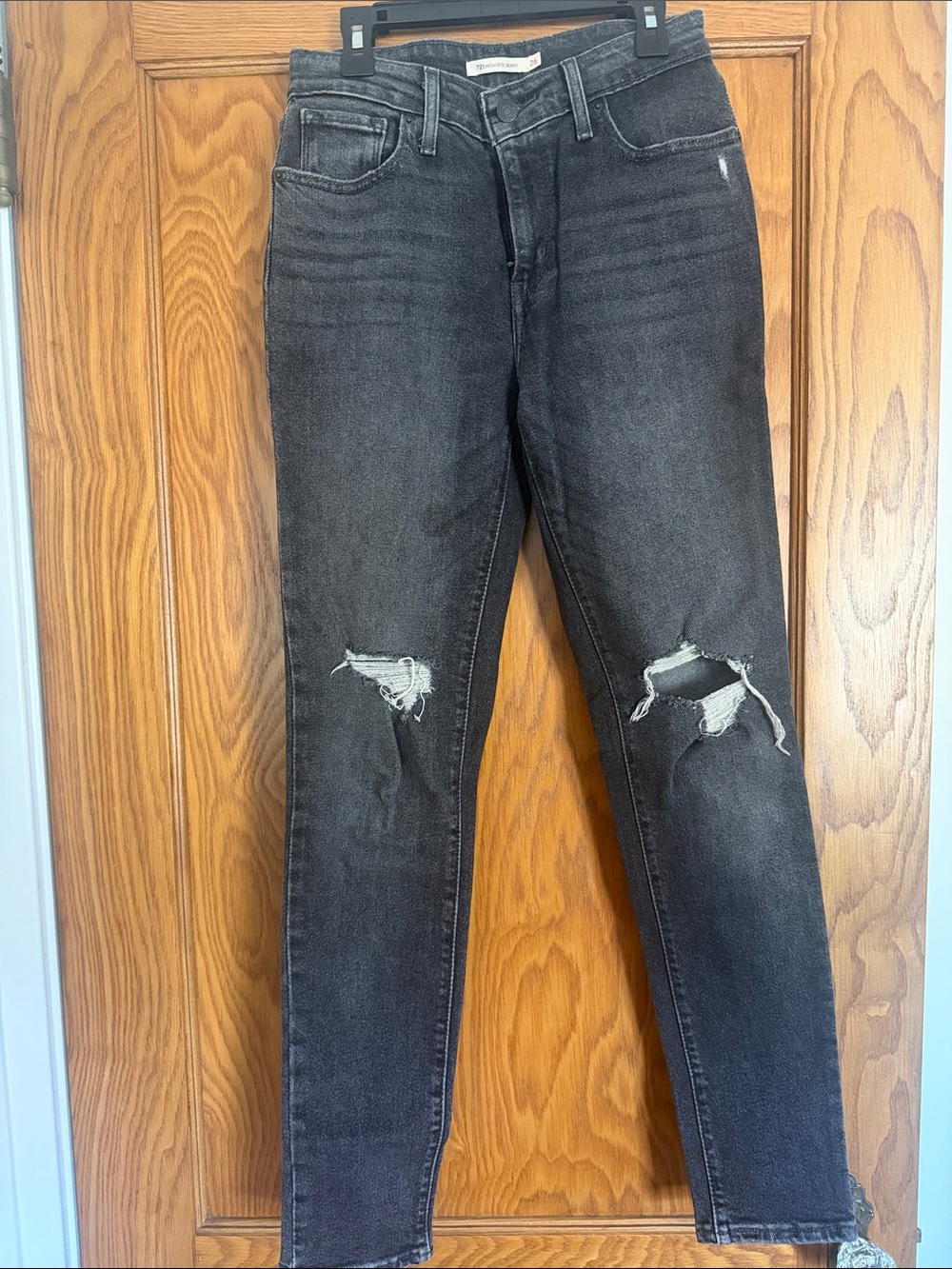 Levi’s 721 High Rise Skinny Jeans Faded Black Distressed destructed size 26